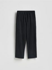 Spodnie loose straight - czarny. Czarne spodnie materiałowe męskie Reserved, bez wzorów, z bawełny. Za 129.99 zł.