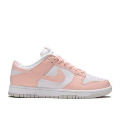 Damskie Buty Sneakersy Sportowe Nike Dunk Low. Czerwone buty sportowe na co dzień damskie Nike, bez wzorów, do biegania. Za 632.31 zł.