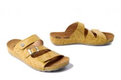 DR. BRINKMANN 700745-06 gelb, klapki damskie. Żółte klapki damskie Dr. Brinkmann, bez wzorów, ze skóry, bez obcasa. Za 247.43 zł.