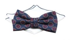 Mucha Granatowa w Kwiatki, z Białą Poszetką, Elegancka, Męska -CHATTIER. Niebieskie krawaty i muchy męskie Chattier, bez wzorów, z poliesteru, eleganckie. Za 59.00 zł.