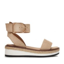 Sandały DeeZee. Brązowe sandały damskie DeeZee, bez wzorów, bez obcasa, na płaskiej podeszwie. Za 119.99 zł.