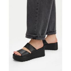 Klapki G-Star. Czarne klapki damskie G-Star, bez wzorów, bez obcasa. Za 149.99 zł.