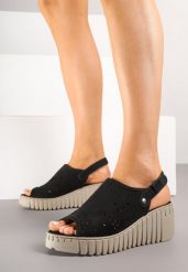 Czarne Sandały Vices na Koturnie z Ażurową Cholewką Sarandria. Czarne sandały damskie Born2be, w ażurowe wzory, bez obcasa, na koturnie. Za 84.99 zł.