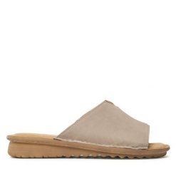 Klapki Bata. Brązowe klapki damskie Bata, bez wzorów, bez obcasa. Za 269.99 zł.