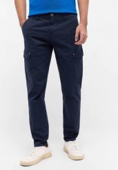 Męskie Spodnie Mustang Style Daytona Cargo Dark Sapphire 1016419 4136. Niebieskie spodnie materiałowe męskie Mustang, bez wzorów, z materiału. Za 219.99 zł.