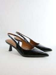 Bellucci Czółenka w kolorze czarnym z paskiem rozmiar: 41. Czarne czółenka damskie Bellucci, bez wzorów, bez obcasa, na szpilce. Za 104.99 zł.