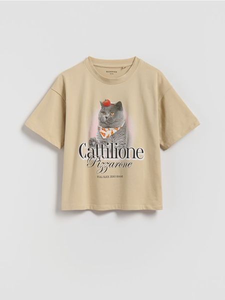 Bawełniany t-shirt z nadrukiem - beżowy. Brązowe koszulki dziewczęce Reserved, bez wzorów, z bawełny, bez ramiączek. W wyprzedaży za 25.99 zł.