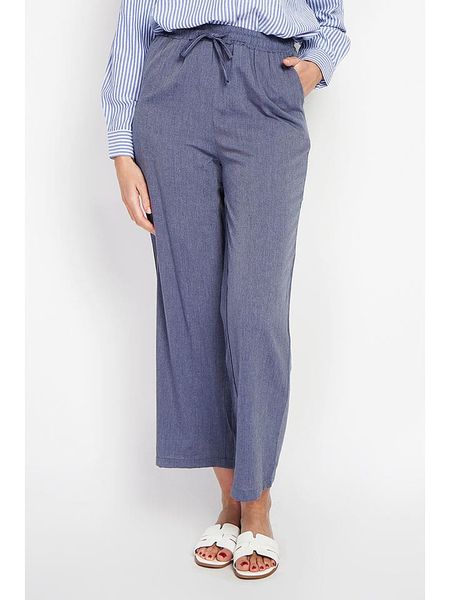 Le Jardin du Lin Spodnie w kolorze niebieskim rozmiar: 38. Niebieskie spodnie materiałowe damskie Le jardin du lin, bez wzorów, z materiału, klasyczne, z standardowym stanem. Za 119.12 zł.