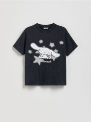 T-shirt Cinnamoroll - czarny. Czarne koszulki dziewczęce Reserved, bez wzorów, z bawełny, bez ramiączek. Za 49.99 zł.
