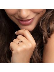 Thomas Sabo Pozłacany pierścionek z cyrkoniami rozmiar: 54. Czerwone pierścionki damskie thomas sabo, z cyrkonią, pozłacane. Za 202.50 zł.