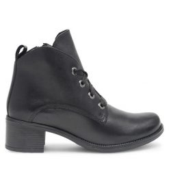 Trzewiki Lasocki. Czarne botki damskie Lasocki, bez obcasa, na słupku, bez zapięcia. Za 249.99 zł.