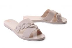 ZAXY JJ285202 DESLUMBRE SLIDE AD off white, klapki damskie. Białe klapki damskie Zaxy, bez wzorów, bez obcasa. Za 124.90 zł.