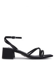 Steve Madden Sandały Gabby SM11003037 Czarny. Czarne sandały damskie Steve Madden, bez wzorów, z materiału, bez obcasa, na słupku. Za 429.99 zł.