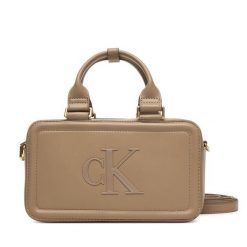 Torebka Calvin Klein. Brązowe torebki klasyczne damskie CALVIN KLEIN, bez wzorów, bez dodatków. Za 489.99 zł.