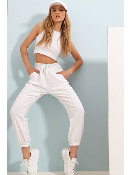 Happiness Istanbul Spodnie dresowe w kolorze kremowym rozmiar: L. Brązowe spodnie dresowe damskie Happiness Istanbul, l, bez wzorów, z bawełny. Za 56.99 zł.