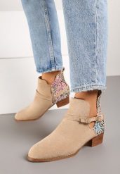 Beżowe Botki Vices na Obcasie Ozdobione Kwiatowym Motywem Selatea. Brązowe botki damskie Born2be, z dzianiny, eleganckie, bez obcasa, na obcasie, bez zapięcia. Za 129.99 zł.