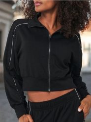 Krótka rozpinana bluza soft touch - czarny. Czarne bluzy bez kaptura damskie Sinsay, l, z dzianiny. W wyprzedaży za 39.99 zł.