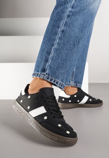 Czarne Sneakersy Typu Tenisówki z Kwiatkami Reisare. Czarne trampki i tenisówki damskie Born2be, bez wzorów, z jeansu. Za 79.99 zł.