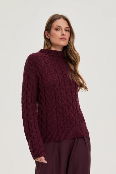 Sweter z ozdobym splotem burgundowy. Czerwone swetry klasyczne damskie MOODO, l, z poliamidu, bez kołnierzyka. Za 149.99 zł.