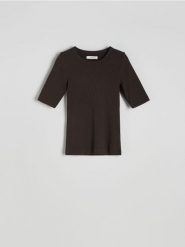 T-shirt slim fit - ciemnobrązowy. Brązowe t-shirty damskie Reserved, l, bez wzorów, z bawełny, bez kołnierzyka. W wyprzedaży za 39.99 zł.