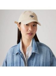 Levi's Czapka w kolorze beżowym rozmiar: onesize. Brązowe czapki z daszkiem damskie Levi's, bez wzorów, z bawełny. Za 62.90 zł.