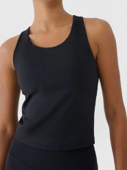 4F Top sportowy w kolorze czarnym rozmiar: M. Czarne topy damskie 4f, m, bez wzorów, z materiału, bez kołnierzyka. Za 59.99 zł.