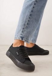 Czarne Trampki VICES Ozdobione Napisem Riovanne. Czarne trampki i tenisówki damskie Born2be, bez wzorów. Za 69.99 zł.