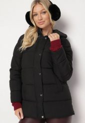 Czarna Kurtka Pikowana z Nieodpinanym Kapturem i Suwakami na Dole Nornals. Czarne kurtki damskie Born2be, na zimę, l, bez wzorów. Za 229.99 zł.