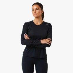 Koszulka treningowa damska Swedemount Ultra Light LS Tee szybkoschnąca. Czarne t-shirty damskie SWEDEMOUNT, bez wzorów, z syntetyku, bez kołnierzyka. Za 149.99 zł.