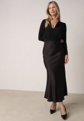 Czarna Satynowa Spódnica z Lekko Rozkloszowanym Dołem Zinnemira. Czarne spódniczki damskie Born2be, l, bez wzorów, z satyny, eleganckie, maxi, rozkloszowane. Za 89.99 zł.