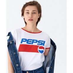 T-shirt z nadrukiem Pepsi - Biały. Białe t-shirty damskie House, l, bez wzorów, bez kołnierzyka. Za 49.99 zł.