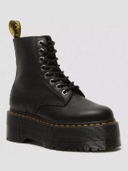 Dr. Martens Skórzane botki w kolorze czarnym rozmiar: 40. Czarne botki damskie Dr. Martens, bez obcasa, na platformie, bez zapięcia. Za 808.81 zł.