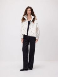 Kurtka w groszki - złamana biel. Kurtki damskie Reserved, l, bez wzorów, z tkaniny, bez kaptura. Za 179.99 zł.