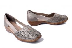 RIEKER 41351-90 silver/platinum, półbuty damskie. Szare półbuty damskie Rieker, w ażurowe wzory, bez obcasa. Za 255.92 zł.