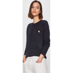 Vero Moda - Sweter. Niebieskie swetry klasyczne damskie Vero Moda, l, z dzianiny, bez kołnierzyka. W wyprzedaży za 59.90 zł.