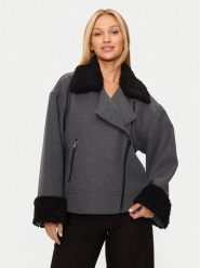 Karen by Simonsen Kurtka przejściowa Ragnu 10105195 Szary Loose Fit. Szare kurtki damskie Karen by Simonsen, bez wzorów, z syntetyku, bez kaptura. Za 729.99 zł.