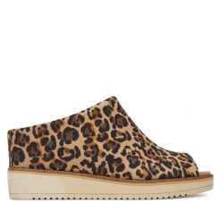 Klapki Tamaris. Brązowe klapki damskie Tamaris, bez wzorów, bez obcasa. Za 239.99 zł.