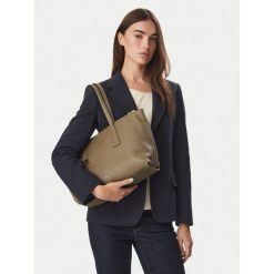 Torebka Furla. Brązowe torebki klasyczne damskie Furla, bez wzorów, bez dodatków. Za 1,579.00 zł.
