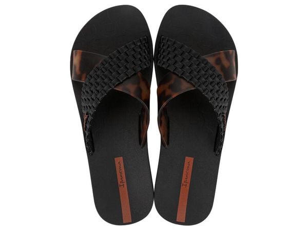 Klapki basenowe damskie Ipanema Sense Slide. Czarne klapki damskie Ipanema, bez wzorów, z materiału, bez obcasa. Za 73.60 zł.