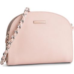 Torebka MONNARI - BAG4410-026 Pink. Czerwone listonoszki damskie Monnari, bez wzorów, z materiału, na ramię, bez dodatków. W wyprzedaży za 109.00 zł.