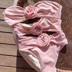 Jednoczęściowy kostium kąpielowy z florystycznym wzorem na lato Charlot. Czerwone stroje jednoczęściowe damskie Intica, l, bez wzorów. Za 169.00 zł.