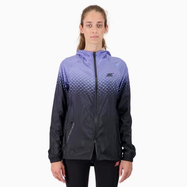 Damska lekka kurtka przeciwwiatrowa do biegania i trailu PERFORMANCE WINDBREAKER. Fioletowe kurtki damskie BODYCROSS, na zimę, bez wzorów, z materiału, bez kaptura. Za 739.99 zł.