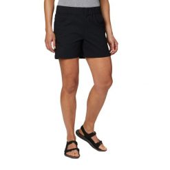 Spodenki turystyczne damskie Columbia Firwood Camp II. Czarne szorty damskie Columbia, bez wzorów, sportowe. Za 129.99 zł.