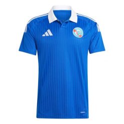 Koszulka domowa RC Strasbourg 2024/25. Niebieskie t-shirty sportowe męskie Adidas, bez ramiączek, do piłki nożnej. Za 412.80 zł.