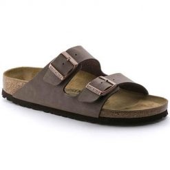 Klapki damskie Birkenstock Arizona. Brązowe klapki damskie Birkenstock, bez wzorów, z gumy, bez obcasa. Za 645.00 zł.