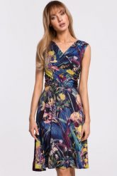 Sukienka w kwiaty rozkloszowana góra dopasowana kopertowa niebieska. Niebieskie sukienki damskie Sukienki.shop, na co dzień, na lato, l, bez wzorów, z dzianiny, eleganckie, bez kołnierzyka, bez ramiączek, dopasowane. Za 209.00 zł.