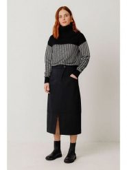 SKFK Sweter "Rebeka" w kolorze czarno-białym rozmiar: 38. Czarne golfy damskie SKFK, bez wzorów, z bawełny, bez ramiączek. Za 298.95 zł.