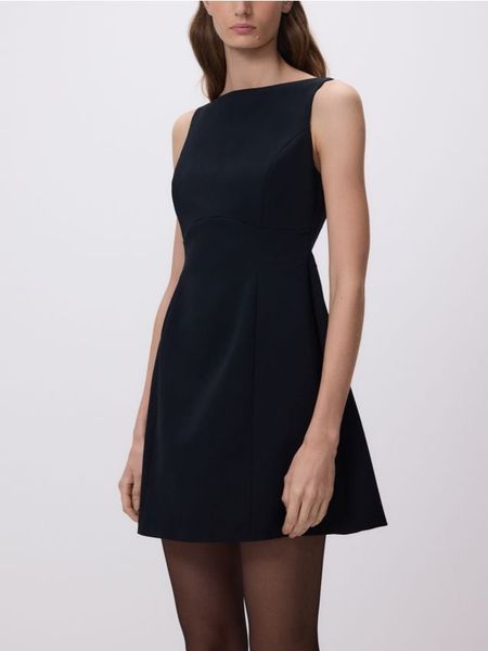 Sukienka mini - czarny. Czarne sukienki damskie Reserved, l, bez wzorów, z tkaniny, klasyczne, bez kołnierzyka, bez ramiączek, mini. Za 159.99 zł.