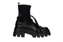 Botki Bayla-159 4491 076-P Czarny Lico 159171, Skóra naturalna - 36. Czarne botki damskie Bayla, z gumy, eleganckie, bez obcasa, na platformie, bez zapięcia. W wyprzedaży za 269.10 zł.