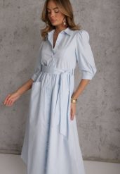 Niebieska Bawełniana Sukienka Koszulowa w Stylu Retro z Wiązanym Paskiem Meresa. Niebieskie sukienki damskie Renee, na imprezę, l, bez wzorów, z bawełny, eleganckie, bez kołnierzyka, bez ramiączek, maxi, koszulowe. Za 179.99 zł.